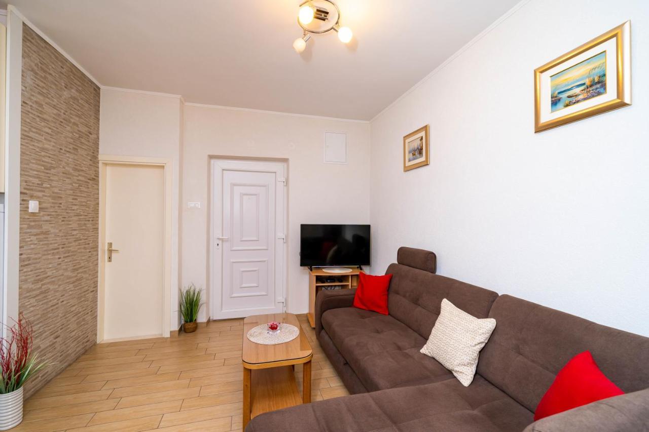 Aurelya Apartment