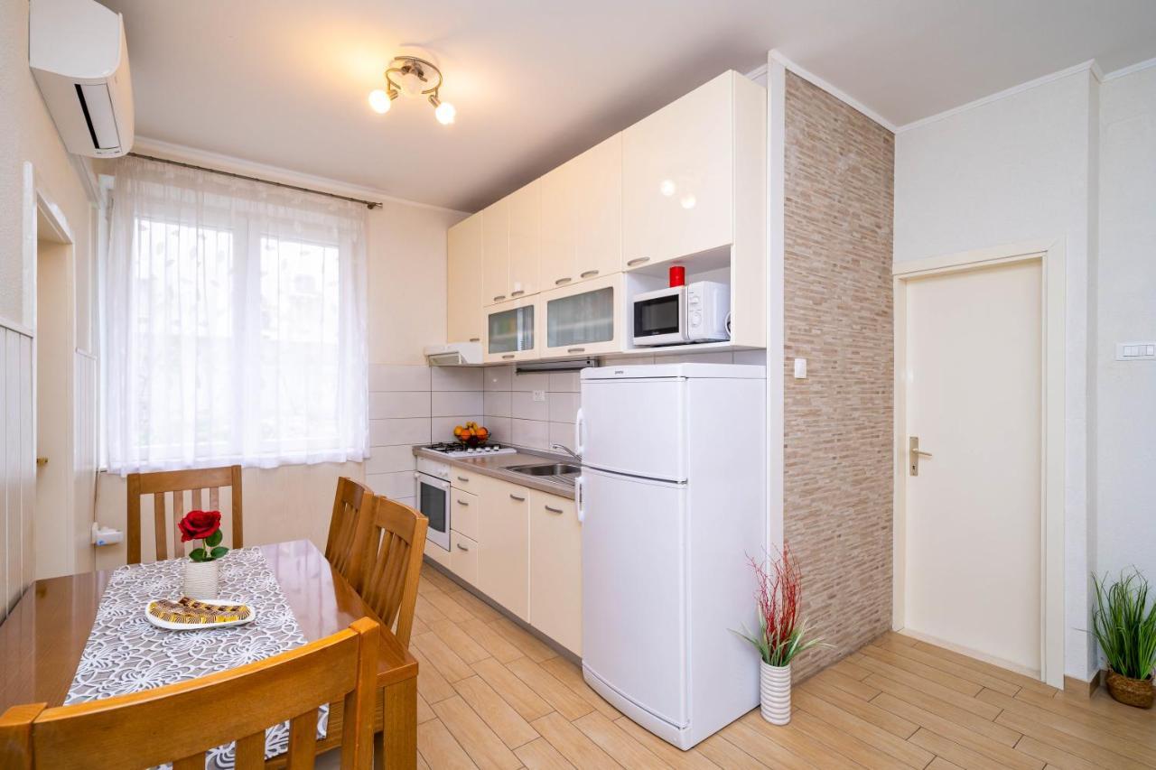 Aurelya Apartment *